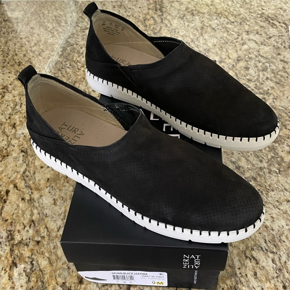 Natrualizer “Devan” Slip-on Suede Sneakers